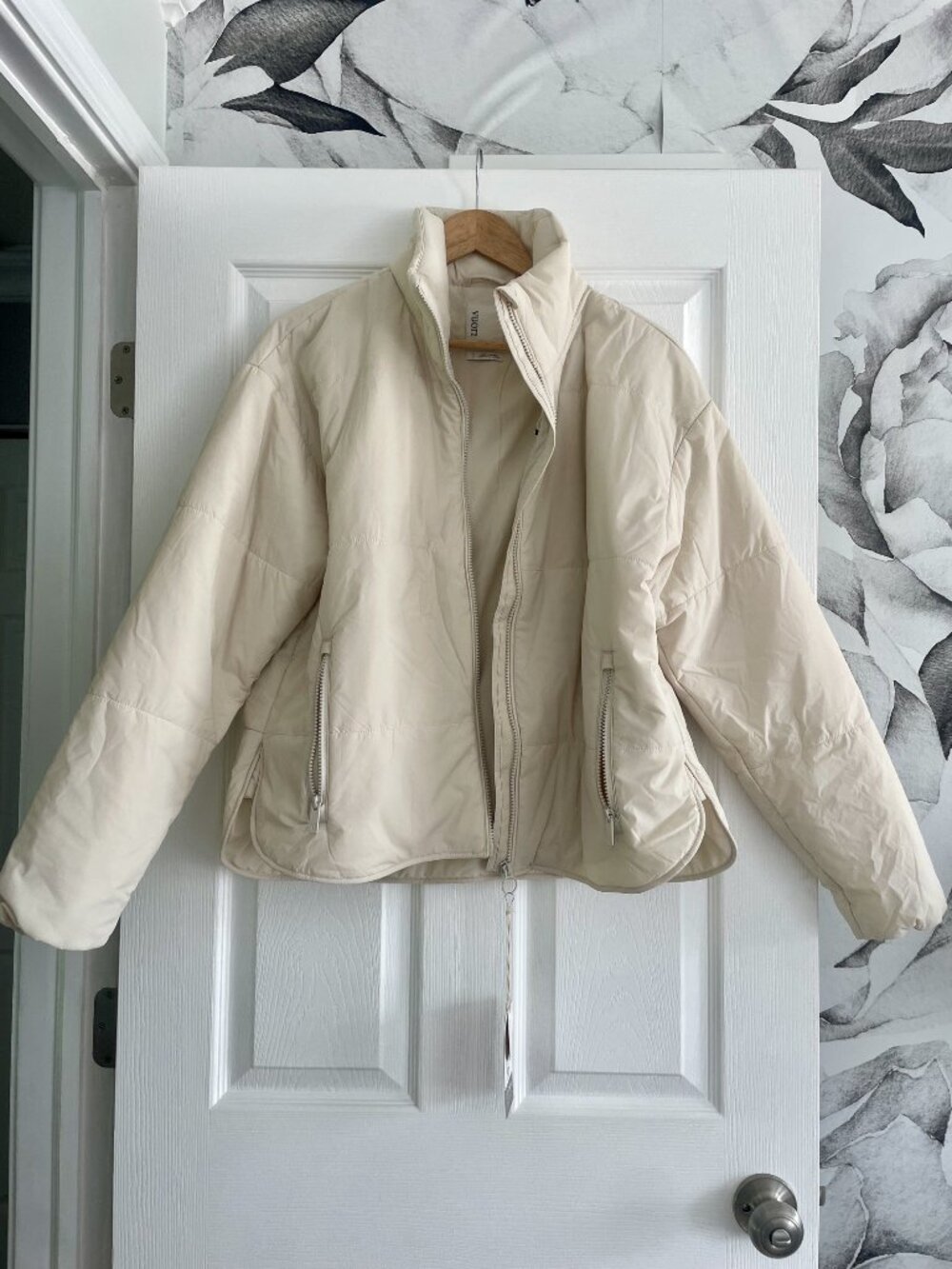NWT Vuori Canyon Insulated Jacket Bone Women's Large Full Zip Puffer Coat